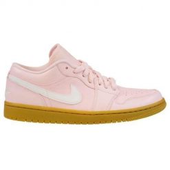 Buty do chodzenia damskie Nike Air Jordan 1 Low. Czerwone obuwie sportowe damskie Nike, bez wzorów, z materiału, do biegania, Nike Air Jordan. Za 894.00 zł.