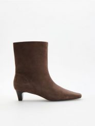 Botki na obcasie kitten - ciemnobrązowy. Brązowe botki damskie Reserved, bez obcasa, na obcasie, bez zapięcia. Za 169.99 zł.