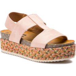 Espadryle REFRESH - 69791 Nude. Czerwone klapki damskie Refresh, bez wzorów, z materiału, bez obcasa, bez zapięcia. W wyprzedaży za 139.00 zł.