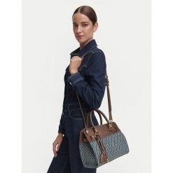 Torebka Liu Jo. Niebieskie torebki do ręki damskie Liu Jo, bez wzorów, klasyczne, bez dodatków. Za 639.99 zł.