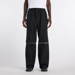 Spodnie męskie New Balance MB61M4DOBK – czarne. Czarne spodnie sportowe męskie New Balance, m, bez wzorów, z materiału. Za 449.99 zł.