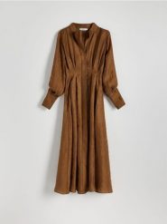 Sukienka maxi z dodatkiem lnu - ciemnobrązowy. Brązowe sukienki damskie Reserved, na co dzień, l, bez wzorów, z lyocellu, bez kołnierzyka, bez ramiączek, maxi, proste. W wyprzedaży za 179.99 zł.