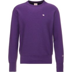 Champion Reverse Weave CREWNECK Bluza purple. Bluzy męskie marki Champion Reverse Weave. W wyprzedaży za 341.10 zł.