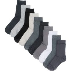 Skarpetki basic (10 par), bawełna organiczna. Czarne skarpety damskie bonprix, bez wzorów, z bawełny. Za 69.99 zł.