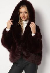 Bordowa Kurtka Futerko Oversize z Kapturem Unillea. Czerwone kurtki damskie Born2be, m, bez wzorów, z futra, z kapturem. Za 269.99 zł.