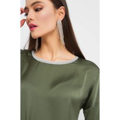 Koszulka z metaliczną lamówką. Bluzki damskie marki Orsay. Za 69.99 zł.
