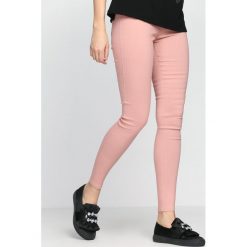 Różowe Legginsy Movin' On. Czerwone legginsy damskie Born2be. Za 34.99 zł.