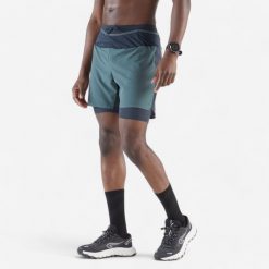 Spodenki do biegania w terenie męskie Kiprun Run Ultra 900 2w1. Szare krótkie spodenki sportowe męskie KIPRUN, m, bez wzorów, z materiału, do biegania. Za 149.99 zł.