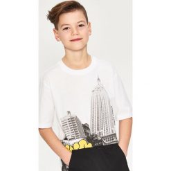 T-shirt z kieszenią - Biały. Białe t-shirty damskie Reserved, l, bez wzorów, bez kołnierzyka. Za 29.99 zł.