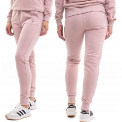 Spodnie Dresowe Damskie Fila Lucera Sportowe Dresy Bawełniane Wygodne. Fioletowe spodnie dresowe damskie Fila, m, bez wzorów, z bawełny. Za 168.00 zł.