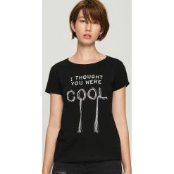 T-shirt z aplikacją - Czarny. Czarne t-shirty damskie Sinsay, z aplikacjami. Za 29.99 zł.