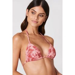 NA-KD Swimwear Góra od bikini Triangle - Pink. Różowe bikini damskie NA-KD Swimwear. Za 19.95 zł.