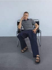Koszulka polo regular fit - granatowy. Niebieskie koszulki polo męskie Reserved, l, bez wzorów, z dzianiny, bez ramiączek. W wyprzedaży za 65.99 zł.