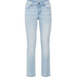Dżinsy RELAXED z frędzlami bonprix jasnoniebieski "bleached". Jeansy damskie marki bonprix. Za 49.99 zł.