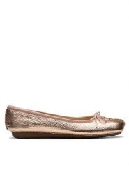 Clarks Baleriny Freckle Ice 26181353 Złoty. Żółte baleriny damskie Clarks, bez wzorów, ze skóry, bez obcasa. Za 259.99 zł.