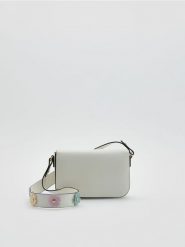 Torebka na ramię z aplikacją - biały. Białe torby i plecaki dziecięce Reserved, ze skóry, małe. Za 69.99 zł.