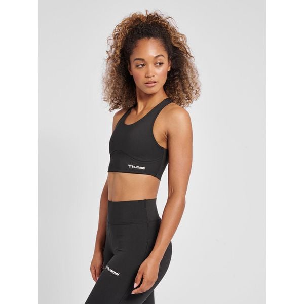 Damski biustonosz sportowy Hummel MT Grace. Czarne obuwie sportowe damskie Hummel, bez wzorów, na fitness i siłownię. Za 204.00 zł.
