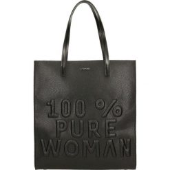 Shopper Bag LASSI. Czarne torebki shopper damskie Gino Rossi, z napisami. W wyprzedaży za 349.90 zł.