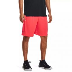 Spodenki fitness męskie Under Armour Tech WM. Czerwone krótkie spodenki sportowe męskie Under Armour, m, bez wzorów, na fitness i siłownię. Za 99.99 zł.