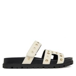 Klapki Guess. Klapki damskie Guess, z aplikacjami, bez obcasa. Za 459.99 zł.