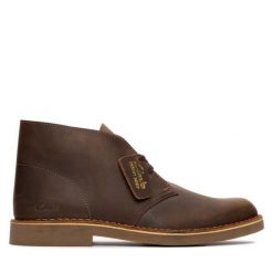 Trzewiki Clarks. Brązowe botki męskie Clarks, bez wzorów, bez zapięcia. Za 539.99 zł.