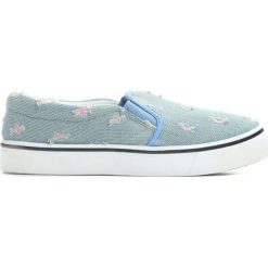 Różowe Slip On Dot On Sky. Buty sportowe dziewczęce marki Born2be. Za 19.99 zł.