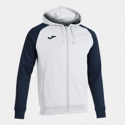 Bluza sportowa dla chłopców Joma Academy IV. Białe bluzy dla chłopców Joma, bez wzorów, bez ramiączek, bez kaptura. W wyprzedaży za 148.00 zł.