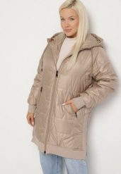 Beżowa Kurtka z Pikowanymi Przeszyciami i Kapturem Zarimelia. Brązowe kurtki damskie Born2be, plus size, bez wzorów, z jeansu. Za 169.99 zł.
