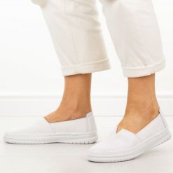 Białe skórzane półbuty damskie Filippo Dp7660/26. Białe półbuty damskie Filippo, na lato, bez wzorów, z jeansu, casualowe, z okrągłym noskiem, bez obcasa, na płaskiej podeszwie, bez zapięcia. Za 219.00 zł.