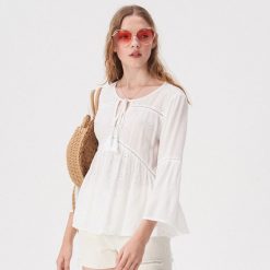 Biała bluzka boho - Biały. Białe bluzki damskie marki Sinsay, bez wzorów, boho, bez kołnierzyka, bez ramiączek. Za 59.99 zł.