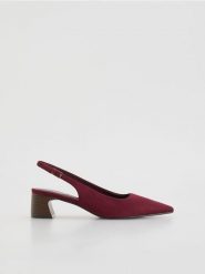 Czółenka z odkrytą piętą - fioletowy. Fioletowe czółenka damskie Reserved, bez wzorów, bez obcasa, bez zapięcia. Za 119.99 zł.