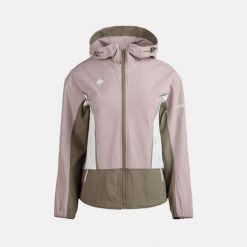 Lekka kurtka VENICE – regulowany kaptur, pas i kieszenie zapinane na zamek. Brązowe kurtki damskie IZAS, m, bez wzorów, z nylonu, bez kaptura. Za 486.91 zł.