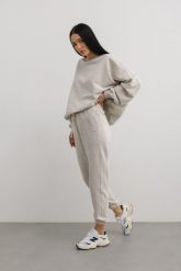 Spodnie dresowe typu jogger w kolorze SILVER MOON - DRIPS. Szare spodnie dresowe damskie Marsala, bez wzorów, z bawełny. Za 259.90 zł.