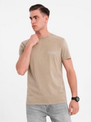 Bawełniana koszulka z nadrukiem na klatce i plecach - ciemnobeżowa V2 - Rozmiar: XL. Brązowe t-shirty męskie Ombre Clothing, m, bez wzorów, z bawełny, klasyczne, bez kołnierzyka. W wyprzedaży za 29.99 zł.