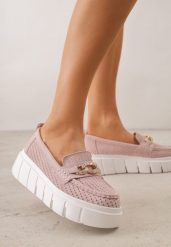 Różowe Perforowane Mokasyny ze Skóry Naturalnej z Aplikacją na Platformie Heilarta. Czerwone mokasyny damskie Renee, z jeansu. Za 199.99 zł.