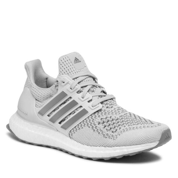 Sneakersy adidas. Białe półbuty chłopięce Adidas, bez wzorów, bez zapięcia. Za 143.99 zł.