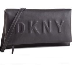 Torebka DKNY - Tilly Cbody Clutch R83EZ704 Blk/Gold BGD. Czarne listonoszki damskie DKNY, ze skóry ekologicznej. Za 639.00 zł.