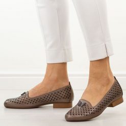 Brązowe ażurowe półbuty damskie M.Daszyński Sa222-3. Brązowe półbuty damskie M.Daszyński, na jesień, z aplikacjami, ze skóry, eleganckie, bez obcasa, na płaskiej podeszwie, bez zapięcia. Za 179.00 zł.