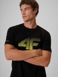 4F T-shirt regular z nadrukiem męski - czarny L. Czarne t-shirty męskie 4f, l, bez wzorów, z bawełny, biznesowe, bez kołnierzyka. Za 69.99 zł.