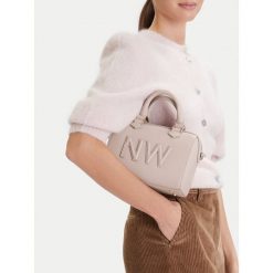 Torebka Nine West. Fioletowe torebki do ręki damskie Nine West, bez wzorów, klasyczne, bez dodatków. Za 269.99 zł.