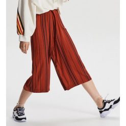 Spodnie culotte z paskiem - Brązowy. Spodnie materiałowe damskie marki Cropp. Za 79.99 zł.
