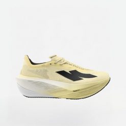 Buty do biegania męskie Kiprun Kipstorm Tempo. Białe buty sportowe męskie KIPRUN, bez zapięcia, do biegania. Za 549.99 zł.