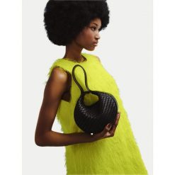 Torebka Patrizia Pepe. Czarne torebki do ręki damskie Patrizia Pepe, bez wzorów, klasyczne, bez dodatków. Za 1,479.00 zł.