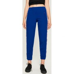 Spodnie Jogger slim - Niebieski. Spodnie materiałowe damskie marki Sinsay. W wyprzedaży za 39.99 zł.