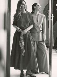 Bawełniana spódnica midi - czerwony. Czerwone spódnice damskie Reserved, l, bez wzorów, z bawełny, midi, rozkloszowane. Za 239.99 zł.