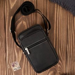 Saszetka męska skórzana na ramię mała czarna Abruzzo ABR-37. Czarne saszetki męskie z nylonu, klasyczne, małe. Za 89.99 zł.