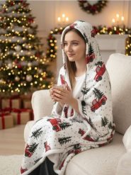 Koc z motywem świątecznym - wielobarwny. Kocyki dla dzieci Sinsay. Za 65.99 zł.