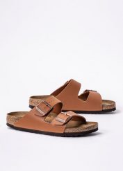 Klapki damskie brązowe Birkenstock Arizona BF. Brązowe klapki damskie Birkenstock, bez wzorów, z materiału, klasyczne, bez obcasa. Za 449.00 zł.