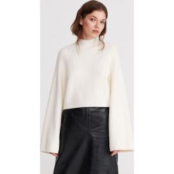 Sweter z szerokimi rękawami - Kremowy. Białe swetry damskie Reserved, l, bez wzorów, bez kołnierzyka, bez ramiączek, bez kaptura. Za 179.99 zł.