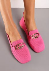 Fuksjowe Mokasyny Wsuwane ze Ściętym Noskiem i Metaliczną Klamerką Kanela. Czerwone mokasyny damskie Renee, eleganckie. Za 59.99 zł.